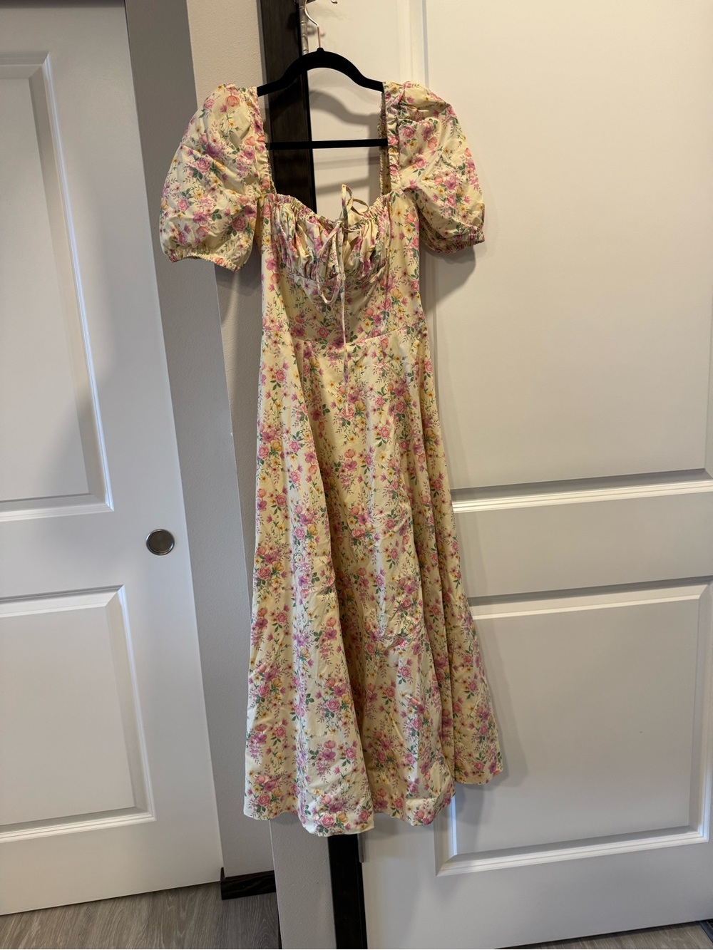 House of CB Yellow Floral Maxi Dress with Puff Sleeves - Picture 3 of 4